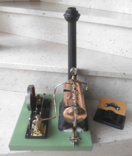 Große dampfmaschine mit - dampfmaschine,